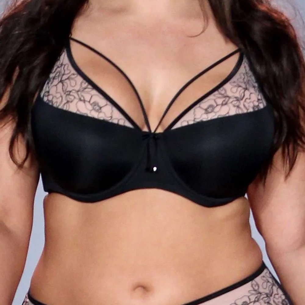 Ashley Graham Black Full Support Molded cup Black Bra with floral lace 42DDD